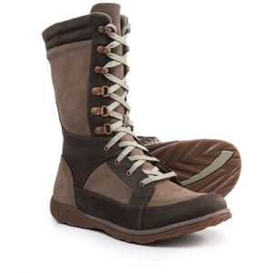 Chaco Size 7 Lodge Waterproof Boots.